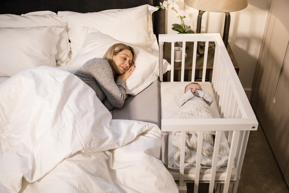 Bedside cot for co-sleeping